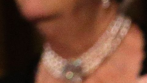 El príncipe William junto a la reina Isabel II.