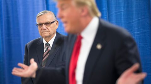 El perdón del presidente Trump no cambia la sentencia contra Arpaio.