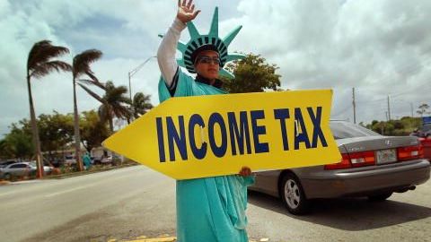 Algunos preparadores de impuestos afirman que pueden garantizarte un reembolso más grande que el de sus competidores.