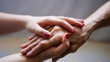 Un paciente con Alzheimer debe ser tratado con amor y consideración.
