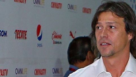 Almeyda apoya desde Estados Unidos.