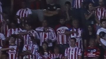 Chivas cuenta con apoyo en cada plaza que visita.