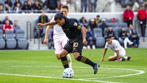 El artillero se llevó las palmas en el primer partido del LAFC.