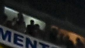 Un sector de la tribuna no siguió la dinámica.