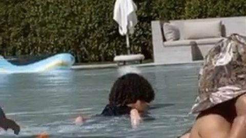 Hubo fiesta familia en la casa de Kylie Jenner.
