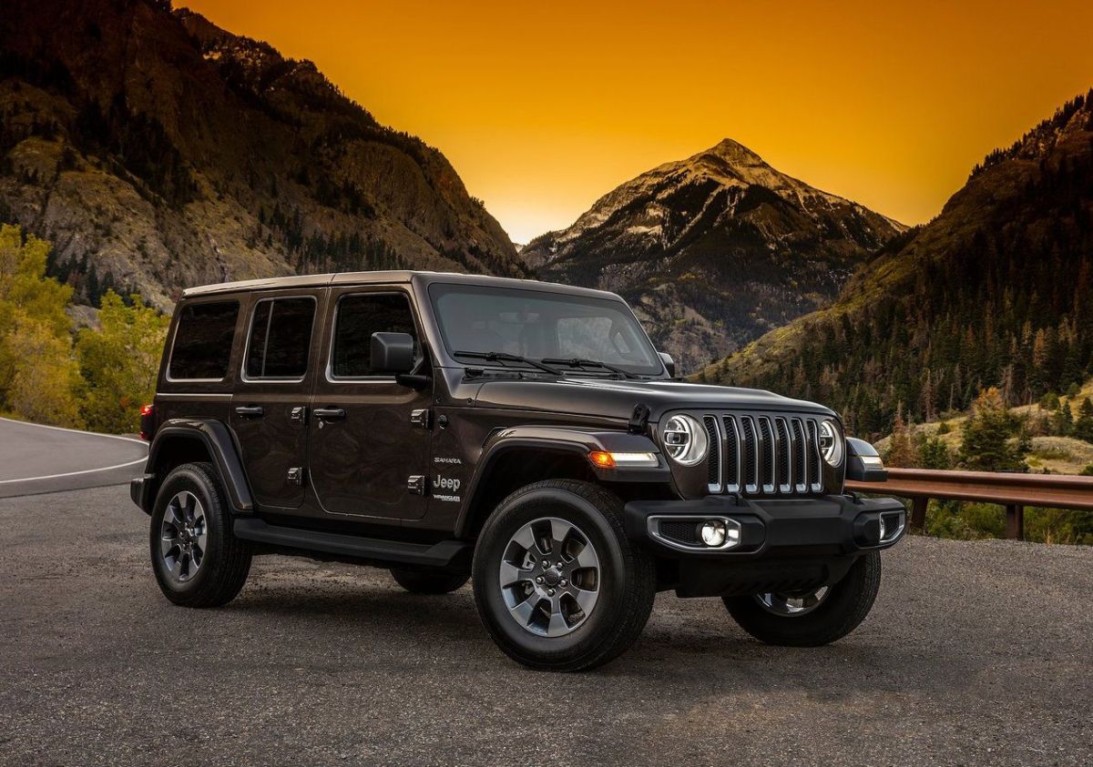 El Jeep Wrangler Power Top 2020 ofrece este increíble techo La Raza