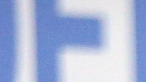 Jennifer López en la alfombra roja de los Spirit Awards 2020.