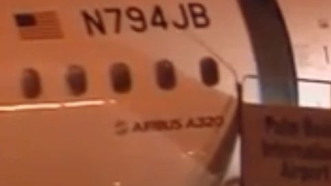 Pasajeros al salir del avión