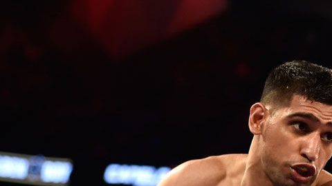 Amir Khan demuestra que la familia del boxeo se ha unido para combatir el coronavirus.