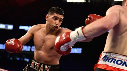 Amir Khan demuestra que la familia del boxeo se ha unido para combatir el coronavirus.