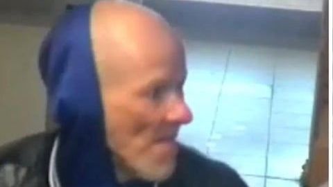 Al momento de colarse en el Metro