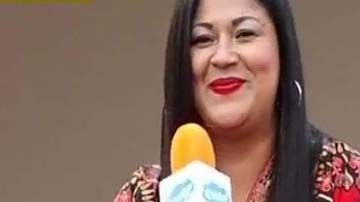 Celaya Gómez en una de las transmisiones para Qhubo TV.