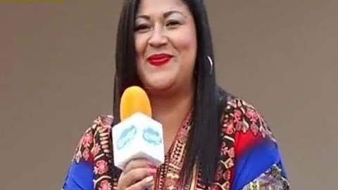 Celaya Gómez en una de las transmisiones para Qhubo TV.