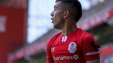 La carta del jugador del Toluca pertenece a Tigres.