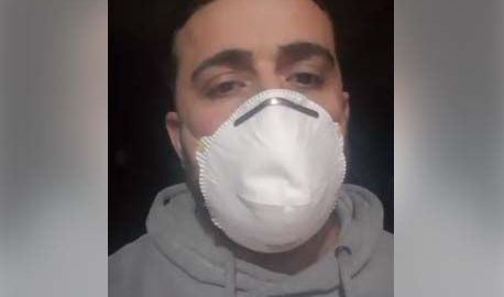 El actor Luca Franzese  denuncio por Facebook que se hermana murió de coronavirus y las autoridades lo dejaron más de un día con el cadáver.