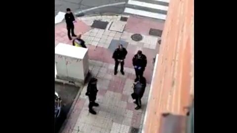 Ciudadano salió a las calles en medio de restricciones por coronavirus.