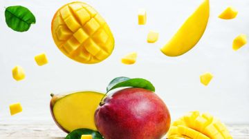 El mango es una fruta que se destaca por su alto contenido en fibra y hierro.