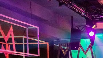 La mujer había llegado al club con unos amigos para relajarse.