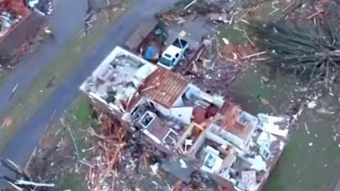 Parte de la devastación causada por el tornado en Nashville, Tennessee.