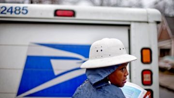 El servicios de correos sigue funcionando aunque algunos empleados están empezando a enfermar./Archivo