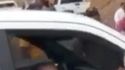 AMLO saludó de mano a la mamá del Chapo Guzmán.