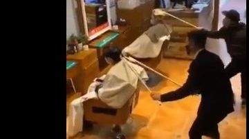 Se las ingenian para seguir trabajando en China.