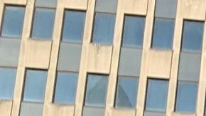 Un grupo participa en una protesta que exige atención federal para Puerto Rico.