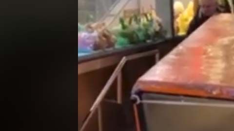 Se desconoce si la nevera finalmente llegó a su destino.