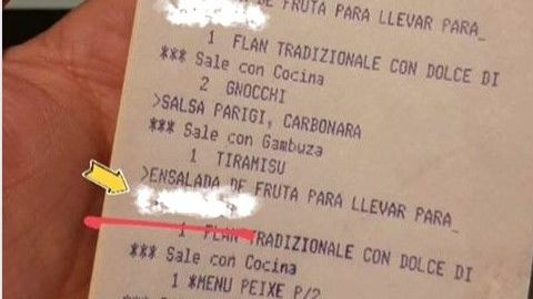 Un mesera tampoco daba crédito de lo que leía.