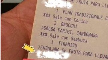 Un mesera tampoco daba crédito de lo que leía.