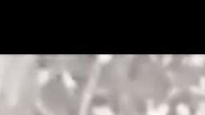 Imagen de la cámara de seguridad del restaurante donde aparece el ladrón cargando el material de higiene y limpieza.