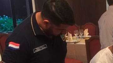 Ronaldinho con las autoridades paraguayas.