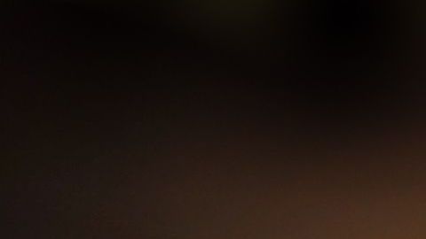 El hombre causó destrozos al vehículo.