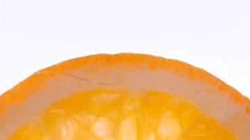 El alto contenido en vitamina C del limón, en conjunto con el poder antimicrobiano de la miel; los vuelven un potente aliado contra las infecciones respiratorias.