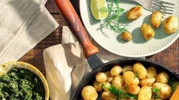 Es recomendable evitar el consumo de alimentos procesados y comidas rápidas.