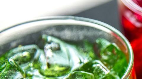 Omitir el consumo de refrescos se relaciona con una buena salud dental.