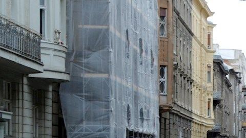 Vista general de los daños en las calles tras un terremoto en Zagreb, Croacia, 22 de marzo de 2020. Dos fuertes temblores, con magnitudes de entre 5,0 y 5,5 grados en la escala de Richter, causaron este domingo pánico en Zagreb, graves daños materiales y varios heridos, todo ello, en medio del confinamiento ciudadano impuesto por las autoridades de Croacia contra la expansión del coronavirus. EFE / ANTONIO BAT