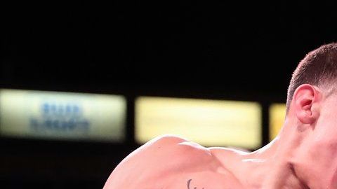 Óscar Valdez conecta un gancho de zurda a Marriaga.