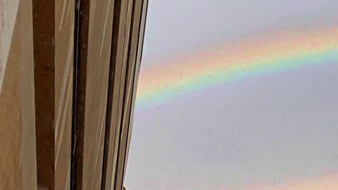 En el condado de Ventura, la lluvia causó que apareciera un doble arcoiris.