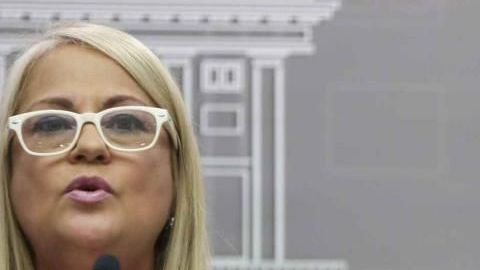 La gobernadora Wanda Vázquez se mantiene reunida con sus jefes de agencia.