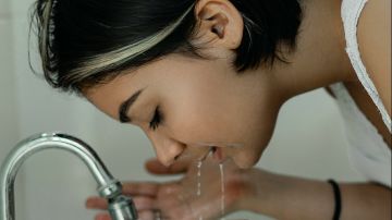 Antes de comenzar asegúrate de lavarte las manos para comenzar a limpiar tu rostro.
