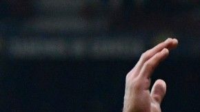 Solo se suspenden los saludos de mano entre jugadores de los equipos contendientes.