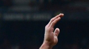 Solo se suspenden los saludos de mano entre jugadores de los equipos contendientes.