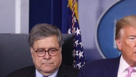 Trump hizo el anuncio en compañía de William Barr (i) yMark Esper.
