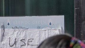 Un indicador del desempleo en EEUU es el número de solicitudes de ayuda por pérdida del trabajo.