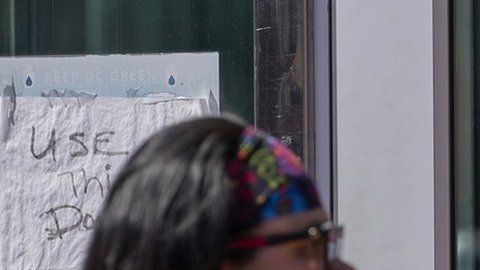 Un indicador del desempleo en EEUU es el número de solicitudes de ayuda por pérdida del trabajo.