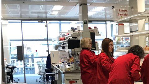 111776816_workersgvlab2_francis_crick_institute-1