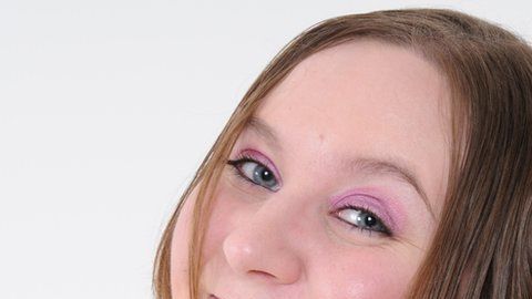 Katy (izquierda) y Emma Davis eran gemelas y murieron por coronavirus con solo tres días de diferencia.