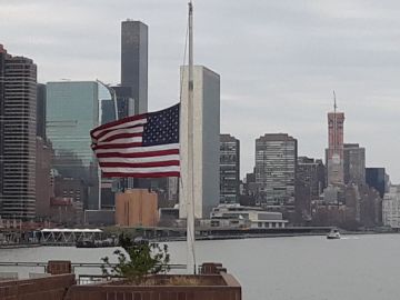 Bandera a media asta: Nueva York está de luto