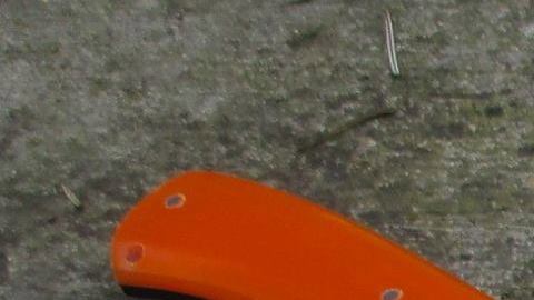 El sospechoso ataca a sus víctimas con un machete en dos barrios del noroeste de Chicago.